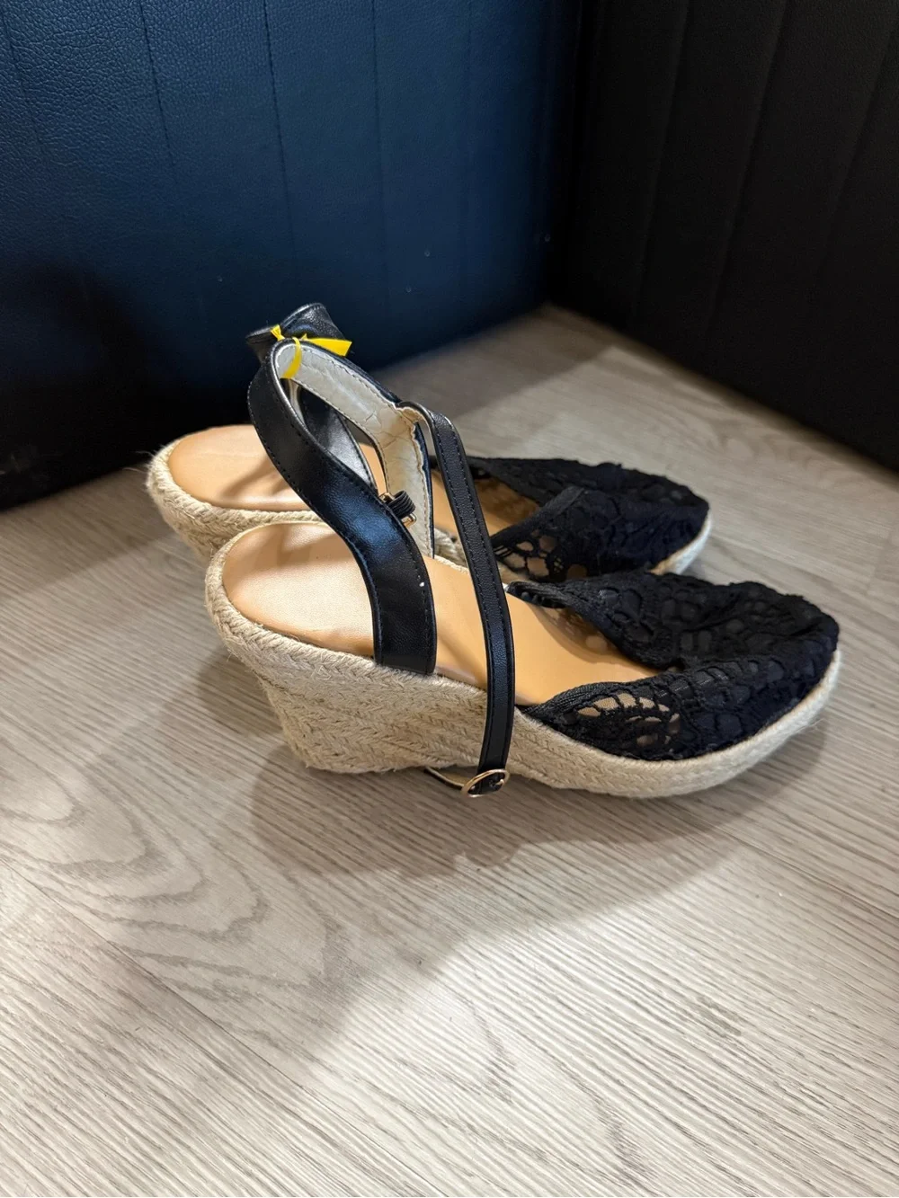 Womens black lace closed-toe espadrille wedge sandals Size 6